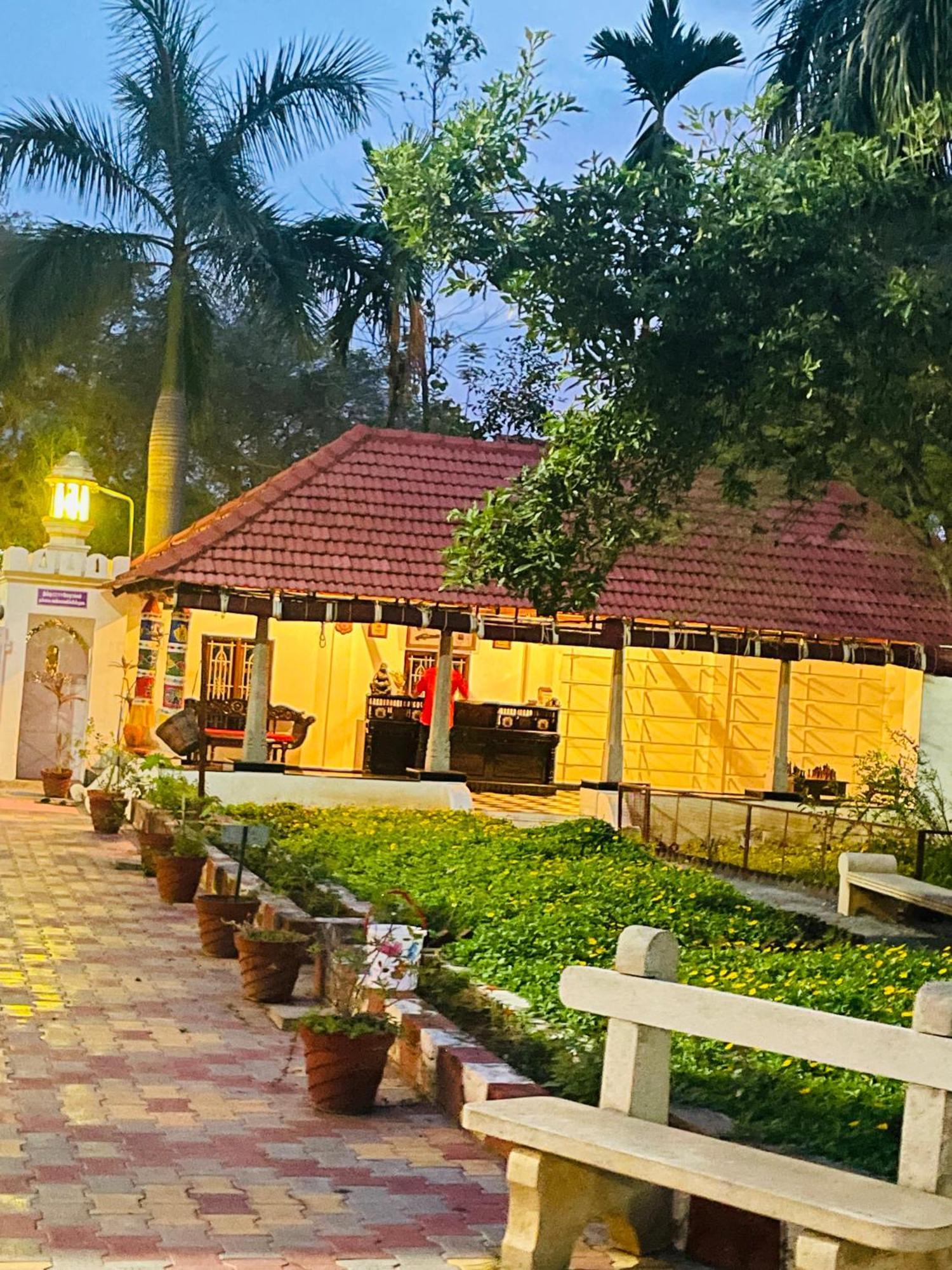 Chola Heritage Resort Карайккуді Екстер'єр фото
