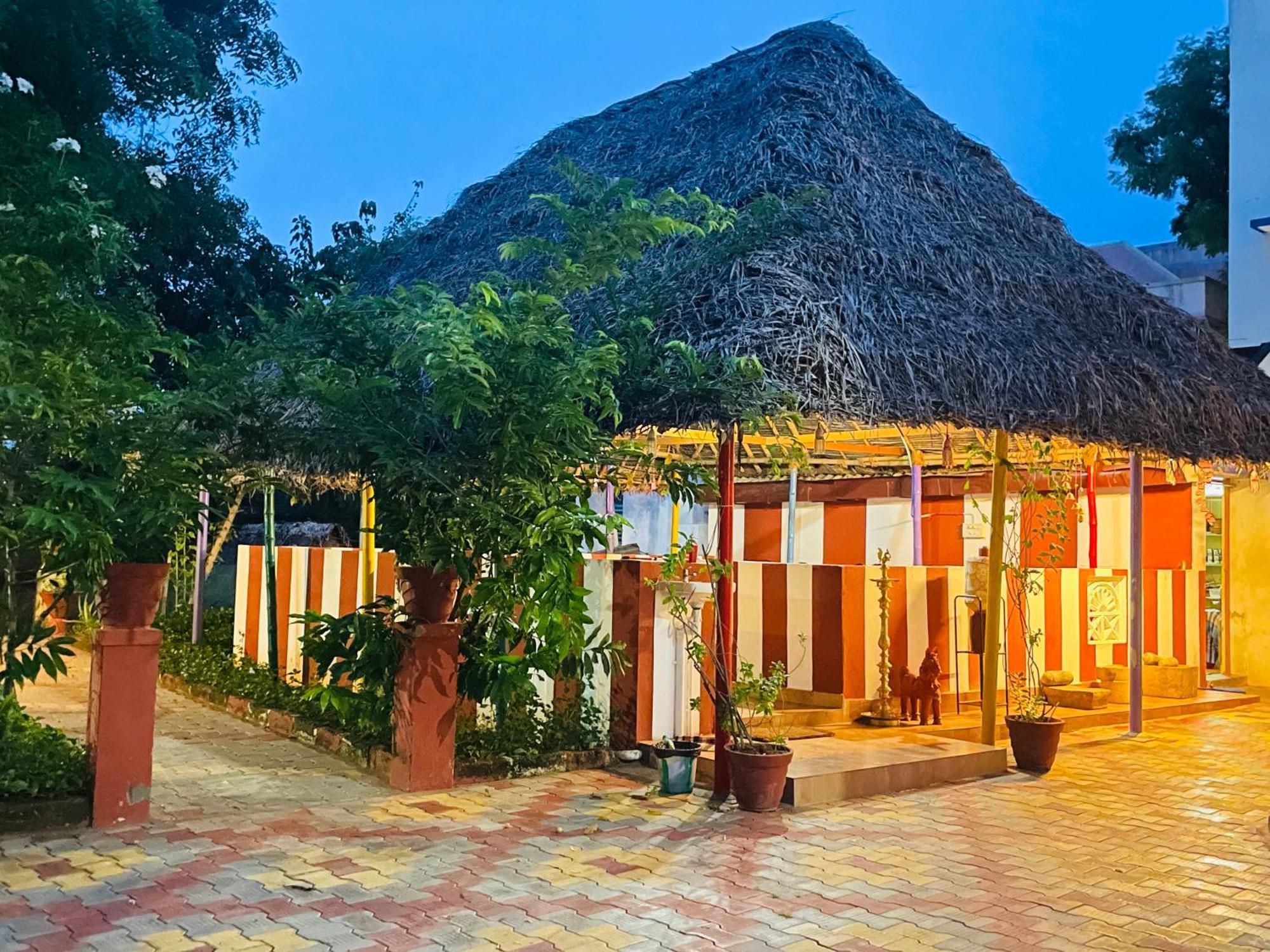 Chola Heritage Resort Карайккуді Екстер'єр фото