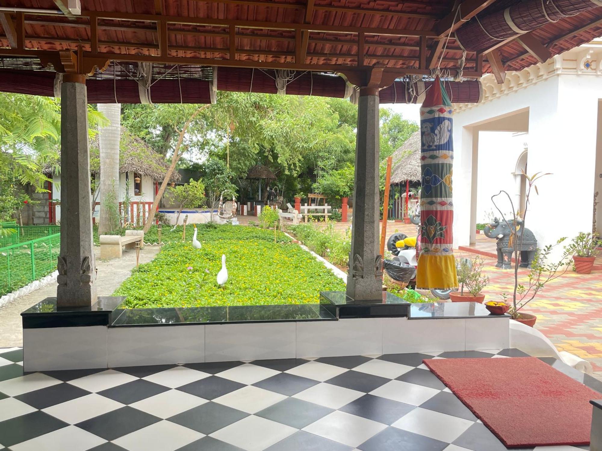Chola Heritage Resort Карайккуді Екстер'єр фото